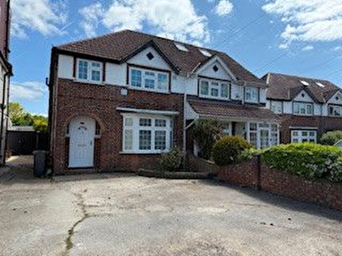 3 Bedroom Semi-detached House To Rent In Sutton Way, Heston, TW5