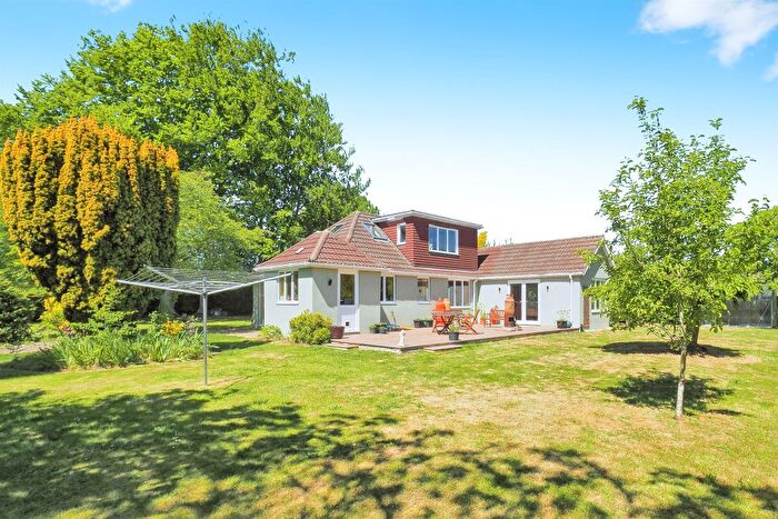 4 Bedroom Detached Bungalow For Sale In Jacks Bush, Lopcombe, Salisbury, SP5