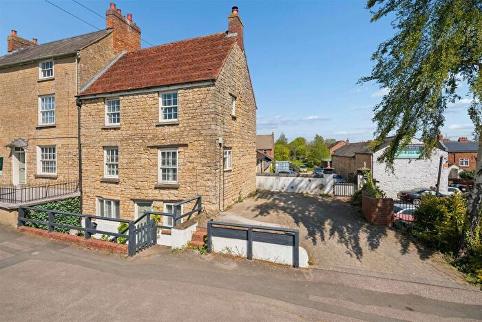 5 Bedroom Character Property For Sale In Towcester Road, Old Stratford, Milton Keynes, MK19