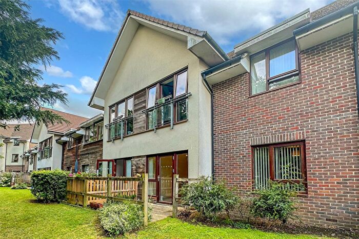 1 Bedroom Flat For Sale In Station Road, Rustington, Littlehampton, West Sussex, BN16