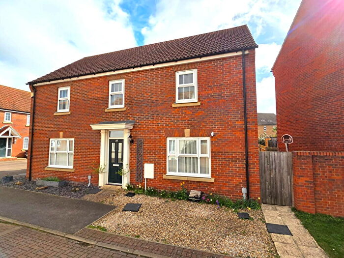 3 Bedroom Semi-Detached House For Sale In Poppyfields, Gamlingay, SG19