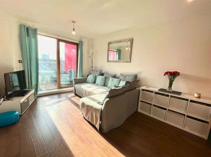 2 Bedroom Flat To Rent In Christopher Bell Tower, Heart Of Bow, London, E3