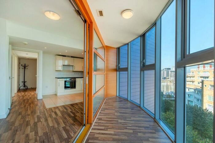 2 Bedroom Flat To Rent In Lombard Road, Battersea, London, SW11