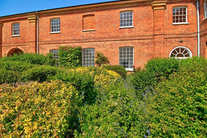 2 Bedroom Flat For Sale In Swallowfield Park, Swallowfield, Reading, RG7