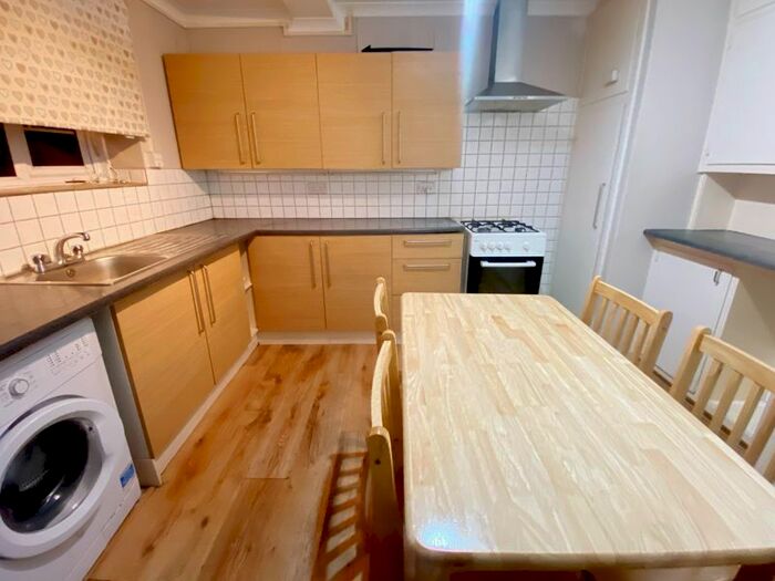 3 Bedroom Flat To Rent In Myrtle Road, London N13