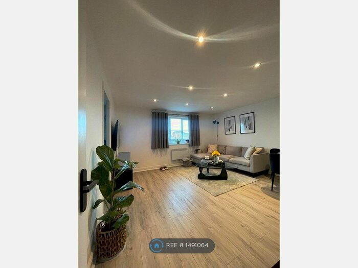 1 Bedroom Flat To Rent In Bren Court, Enfield, EN3