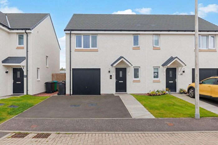 3 Bedroom Semi-Detached House For Sale In Pit Lane, Dunfermline, KY12