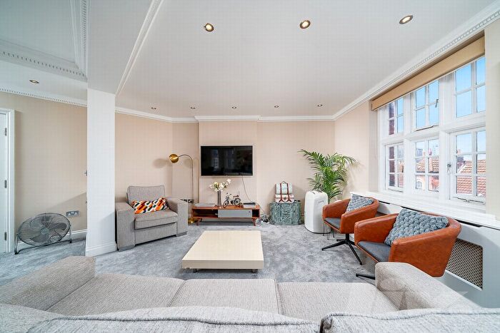 3 Bedroom Flat To Rent In Harrowby Street, Marylebone, W1H