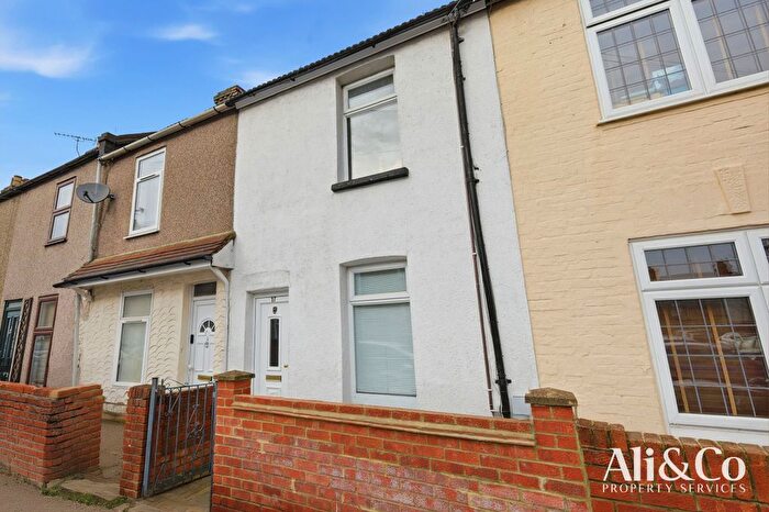 2 Bedroom Terraced House For Sale In William Street, Grays, RM17