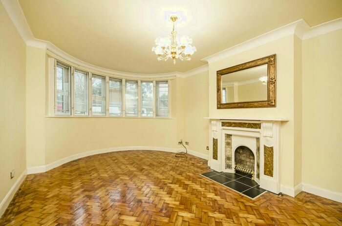 3 Bedroom Flat To Rent In Beaufort Park, Hampstead Garden Suburb, London, NW11