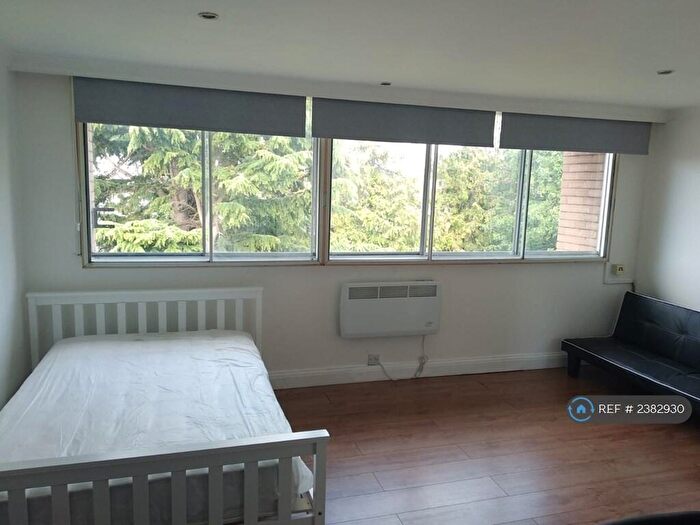 Studio To Rent In Farnham Road, Slough, SL2
