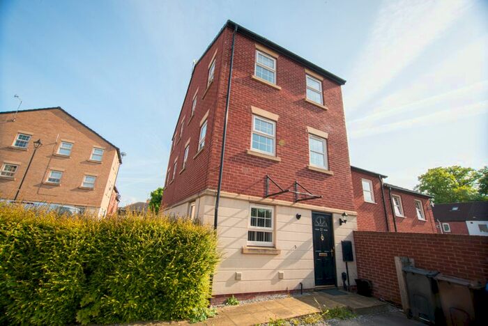 2 Bedroom Town House To Rent In Bunkers Hill Road, Hull, HU4