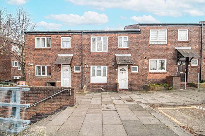 3 Bedroom End Of Terrace House To Rent In Barney Close, Charlton, SE7