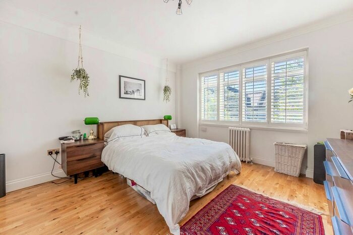 2 Bedroom Flat To Rent In Redcliffe Close, Earls Court, London, SW5