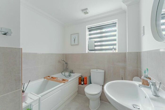 2 Bedroom Apartment For Sale In St. James Park Road, Northampton, NN5