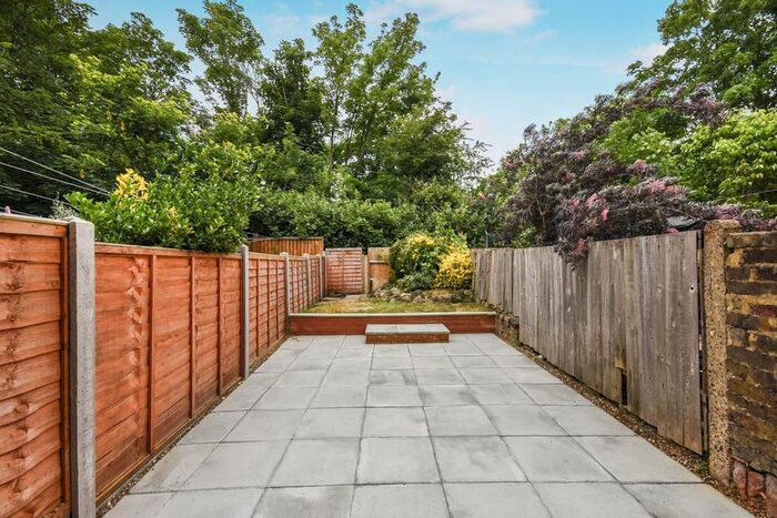 2 Bedroom Flat To Rent In Harborough Road, London, SW16