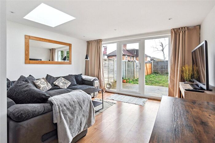 2 Bedroom Flat For Sale In Fountain Road, London, SW17