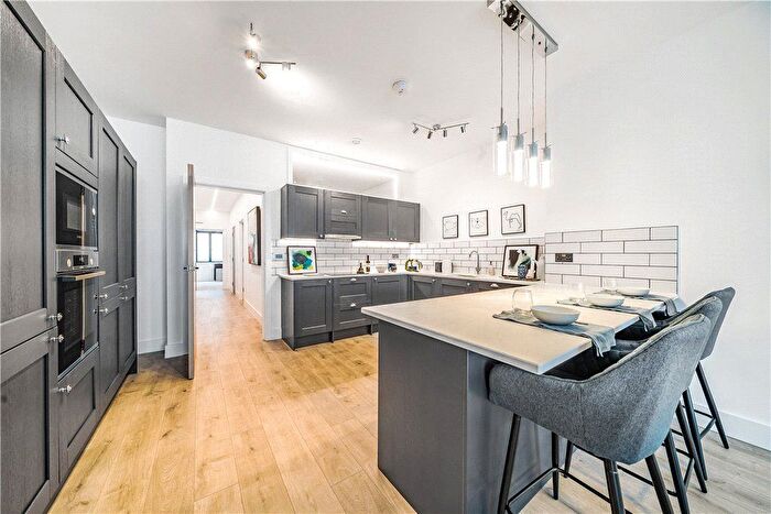 2 Bedroom Flat To Rent In Rosemont Road, London, W3