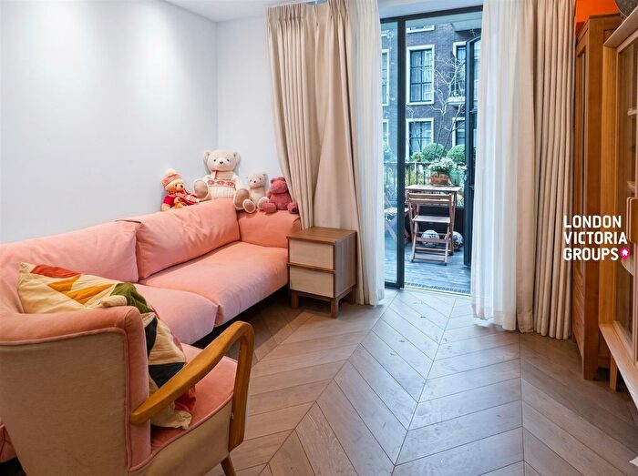 2 Bedroom Flat For Sale In - Cleveland Street, London, W1T