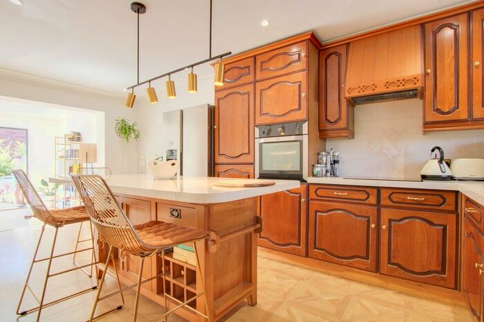 3 Bedroom Terraced House For Sale In Hollands Walk, Basildon, SS16