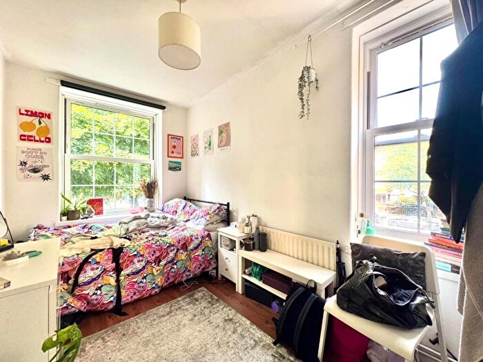 3 Bedroom Flat To Rent In Chicksand Street, London, E1