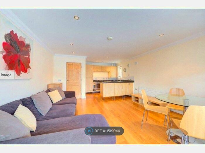 2 Bedroom Flat To Rent In Holly Mansions, New Malden, KT3