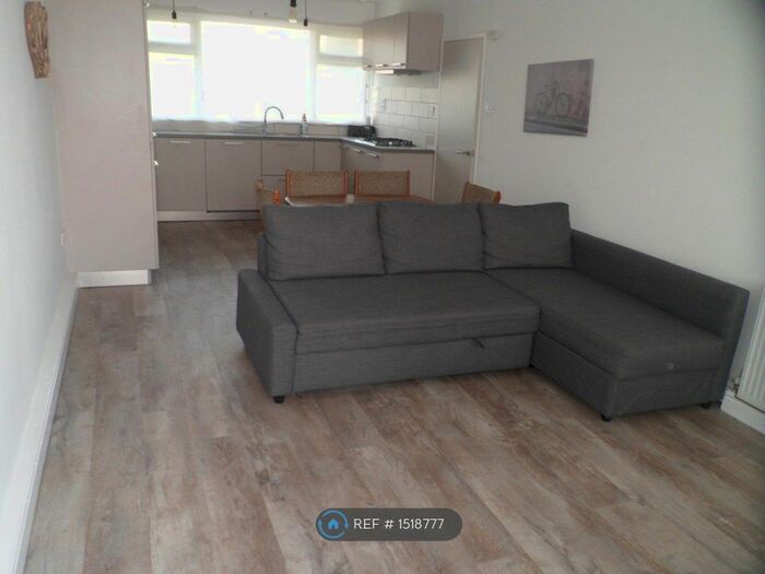 2 Bedroom Flat To Rent In Kidbrooke Park Close, London, SE3