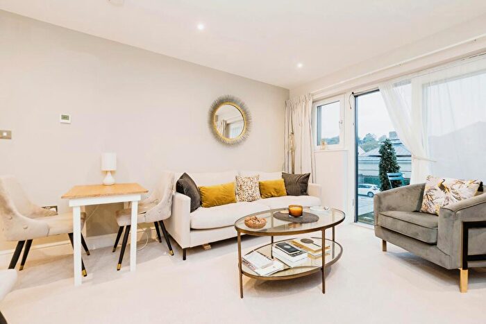 2 Bedroom Flat For Sale In High Road, Loughton, Essex, IG10