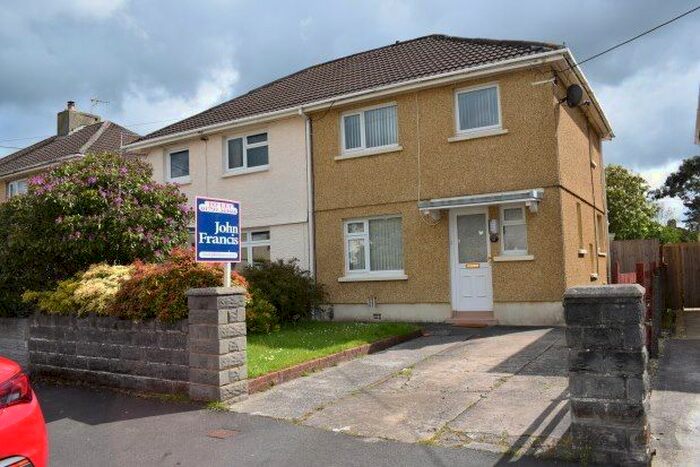 3 Bedroom Property To Rent In Brynamlwg Road, Swansea, SA4
