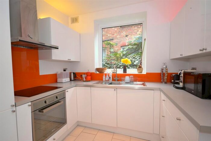 2 Bedroom Flat To Rent In Kitchener Road, East Finchley, London, N2