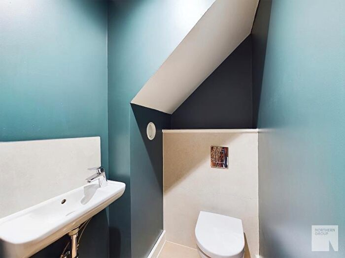 2 Bedroom Apartment To Rent In Sky Gardens :: Old Trafford, M15