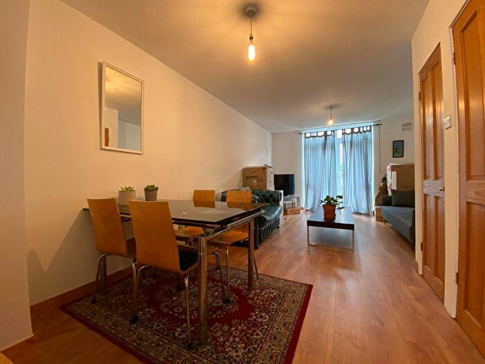 2 Bedroom Maisonette To Rent In Geffrye Street, Shoreditch, E2