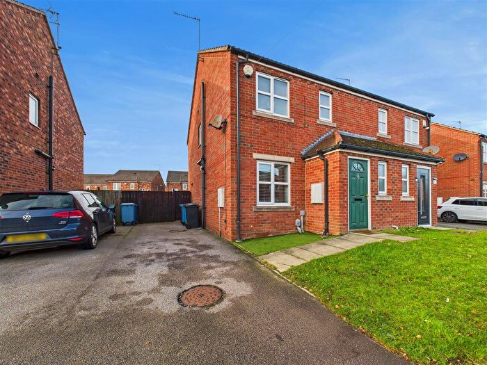 3 Bedroom Semi Detached House For Sale In Coxwold Grove, Hull, HU4