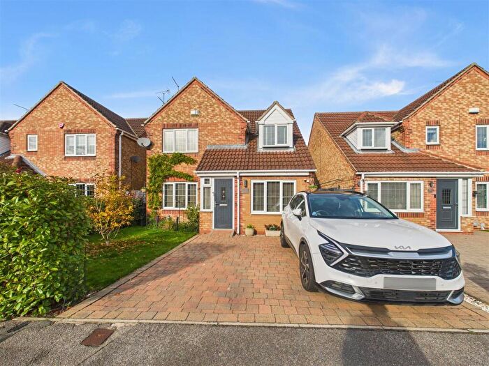 3 Bedroom Detached House For Sale In Santolina Way, Hull, HU4