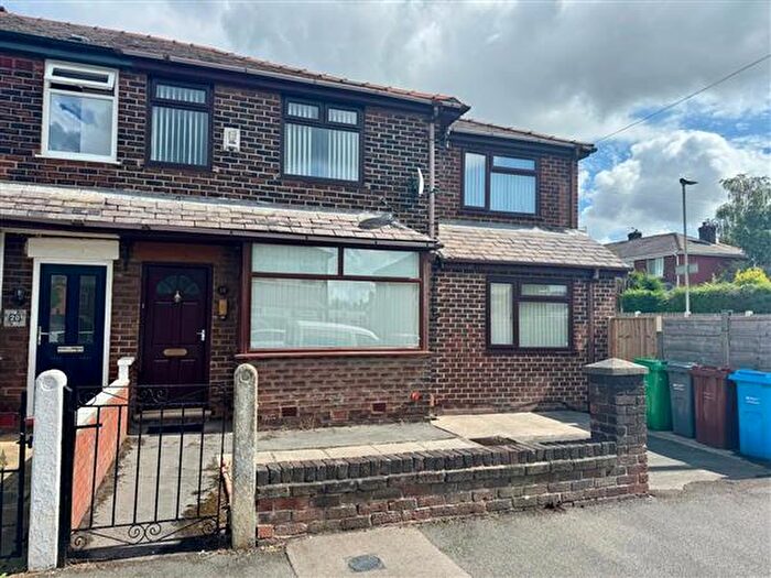 3 Bedroom Cluster House To Rent In Hazeldene Road, Manchester, M40