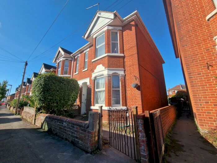 4 Bedroom End Of Terrace House To Rent In Hazeleigh Avenue, Woolston, SO19