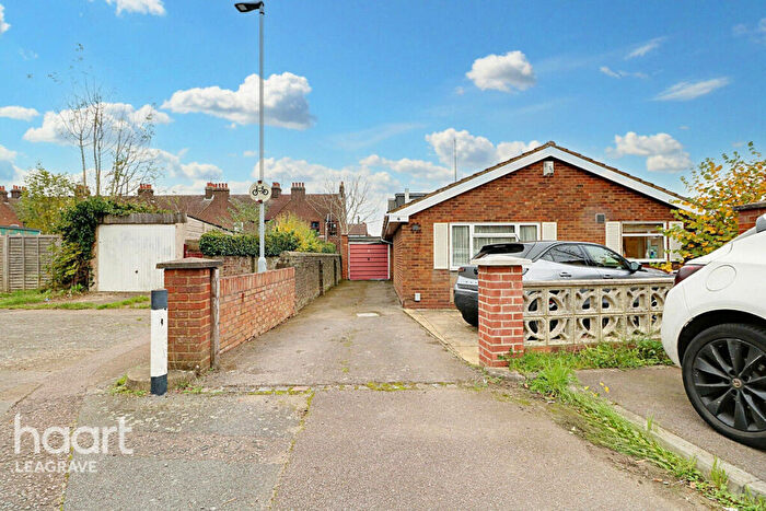 2 Bedroom Detached Bungalow For Sale In School Lane, Luton, LU4