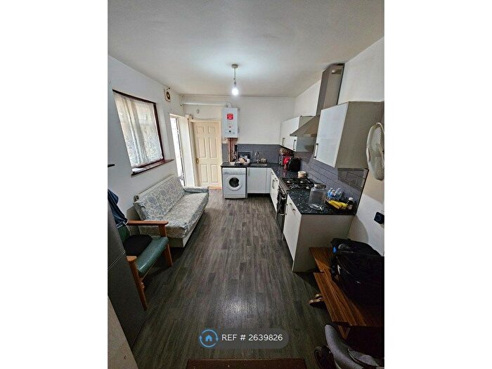 2 Bedroom Flat To Rent In Hammond Road, Southall, UB2
