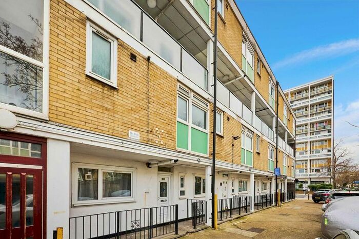 4 Bedroom Maisonette To Rent In Styles Gardens, London, SW9