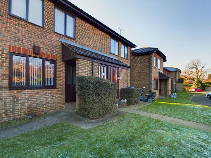 1 Bedroom Flat To Rent In St. Johns Crescent, Broadbridge Heath, RH12