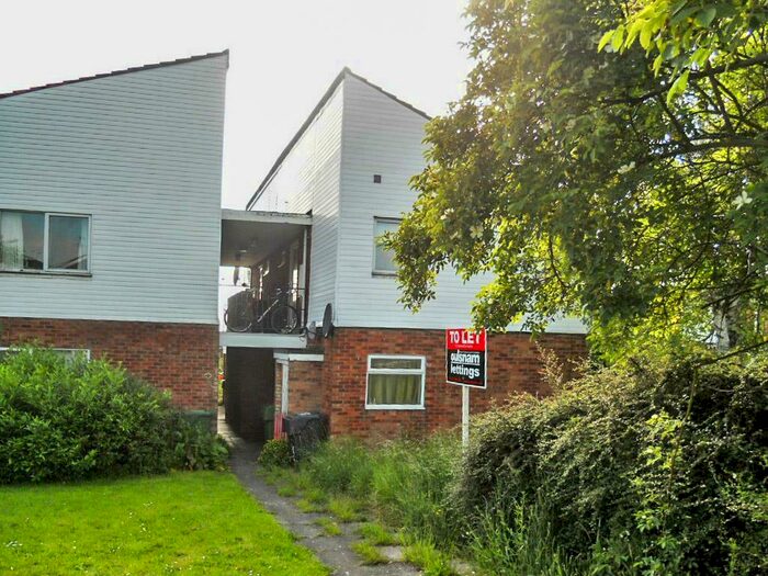 1 Bedroom Apartment To Rent In Pennine Road, Bromsgrove, Worcestershire, B61