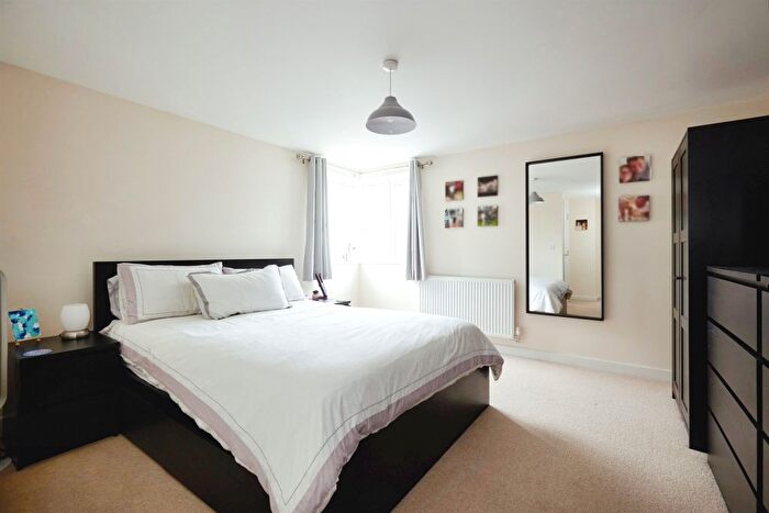 2 Bedroom Flat For Sale In Great Mead, Yeovil, BA21