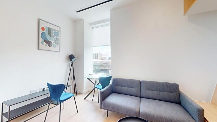 Studio To Rent In Great West Road, Brentford, TW8