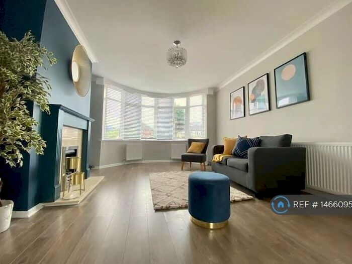 3 Bedroom Semi-Detached House To Rent In Carr Manor View, Leeds, LS17