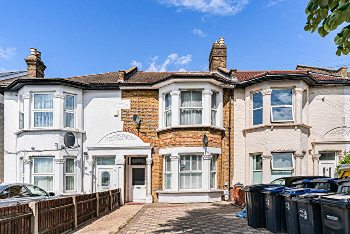 2 Bedroom Apartment For Sale In Bensham Manor Road, Thornton Heath, CR7