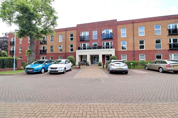 2 Bedroom Flat For Sale In The Oval, Stafford, ST17