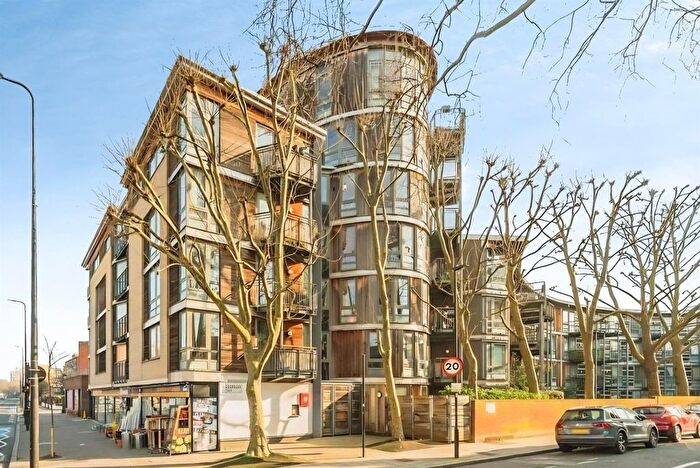 2 Bedroom Flat For Sale In Clapham Road, London, SW9