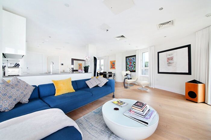 2 Bedroom Flat To Rent In St. Luke's Avenue, Clapham North, SW4