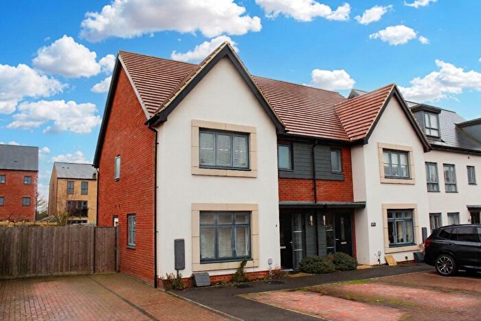 3 Bedroom Semi Detached House For Sale In Dalesbred Grove, Whitehouse, MK8