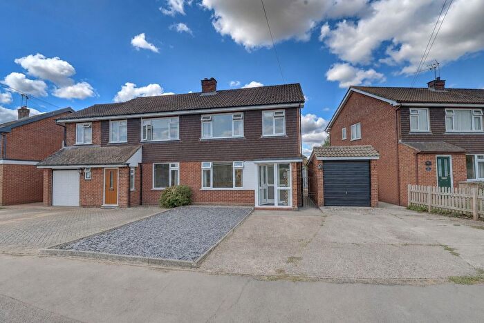 3 Bedroom Semi-Detached House For Sale In Dunsmore Ride, Princes Risborough, Buckinghamshire, HP27